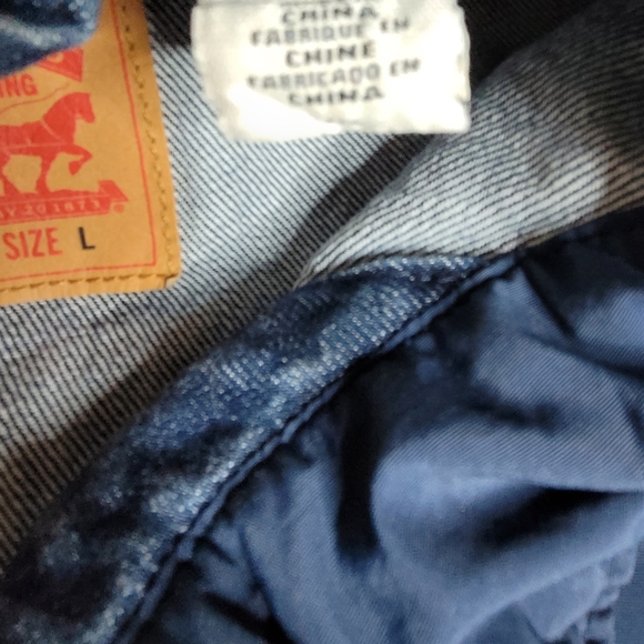 Levi’s Men’s Trucker Jacket Denim Blue Poly Block Chest Size LARGE - Picture 4 of 10